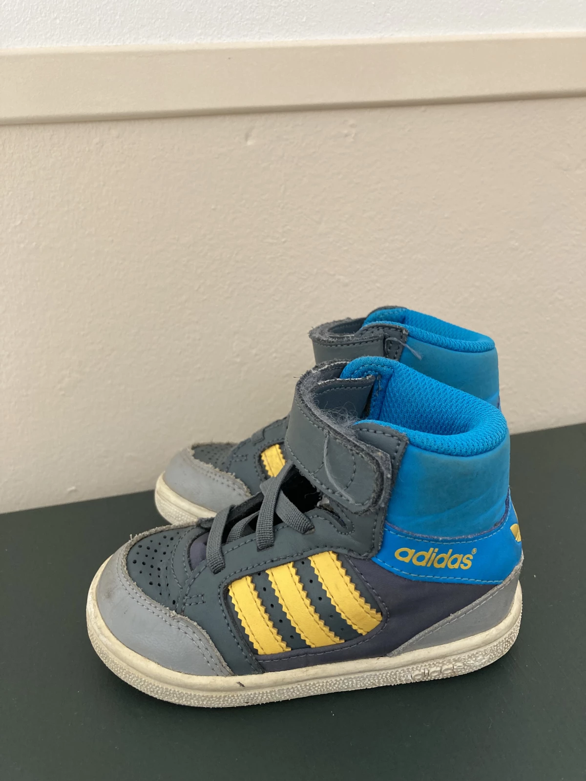 Adidas - Schoenen (maat 20)